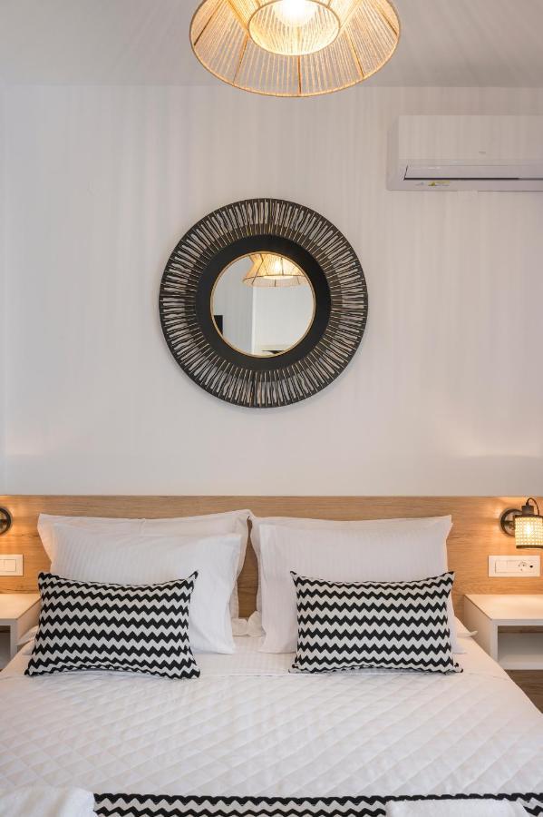 Indigo Blue Seaside Deluxe Apartments キサモス エクステリア 写真