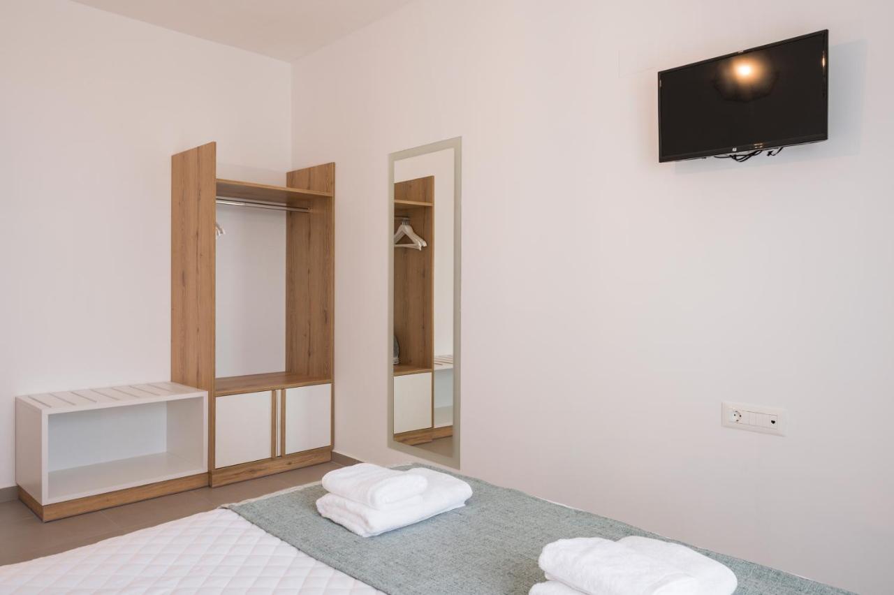Indigo Blue Seaside Deluxe Apartments キサモス エクステリア 写真