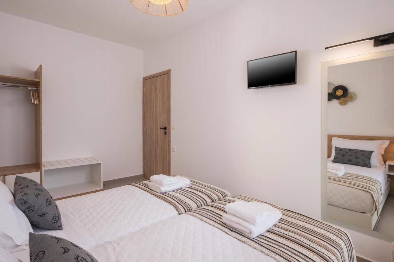 Indigo Blue Seaside Deluxe Apartments キサモス エクステリア 写真