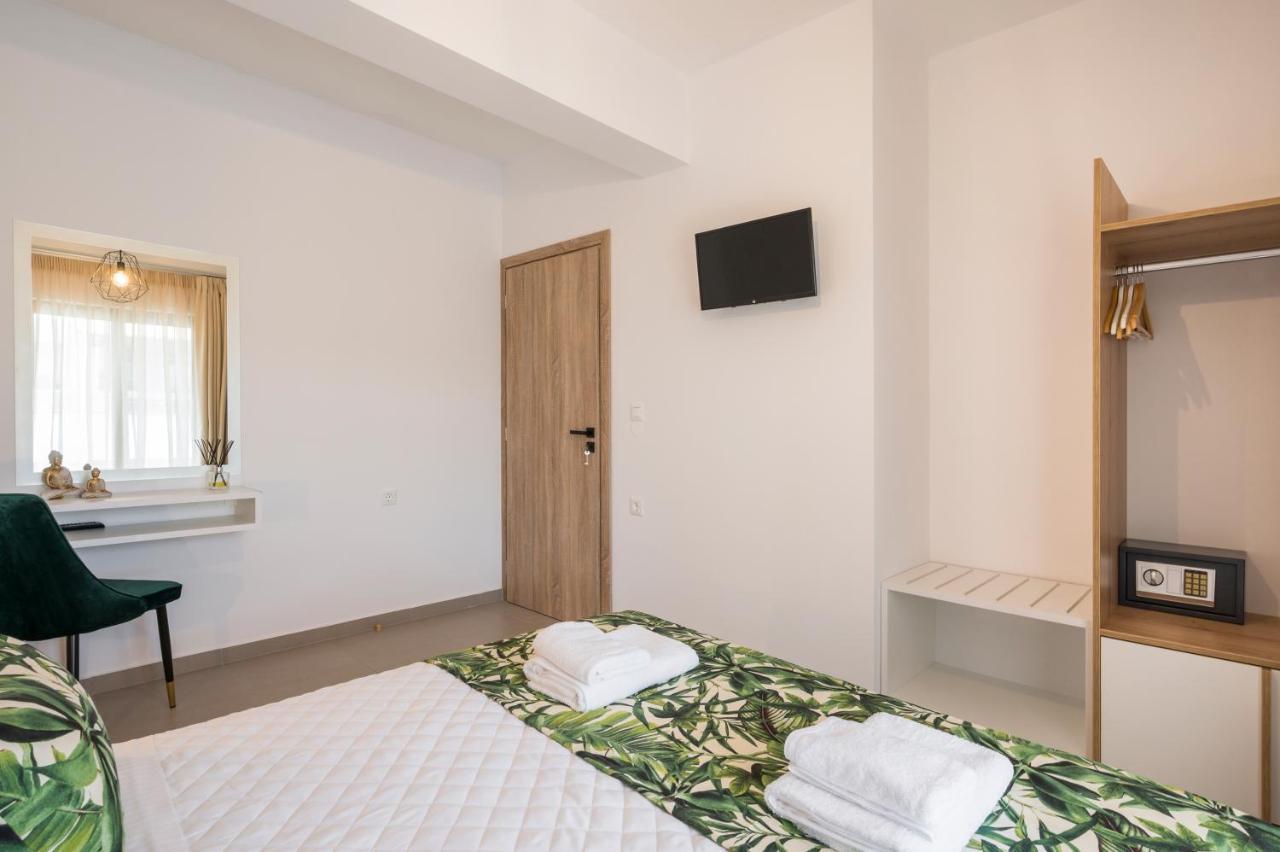 Indigo Blue Seaside Deluxe Apartments キサモス エクステリア 写真