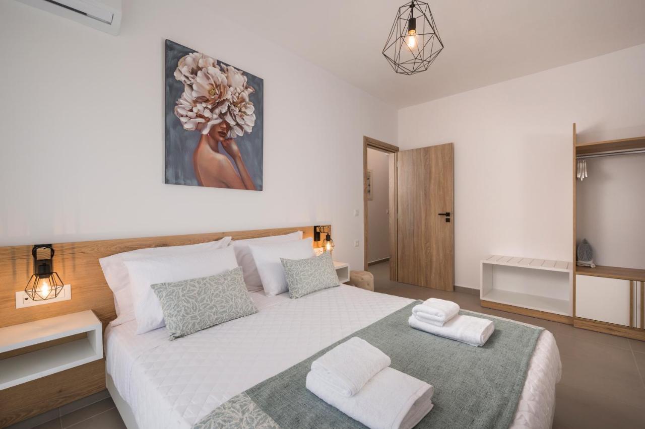 Indigo Blue Seaside Deluxe Apartments キサモス エクステリア 写真