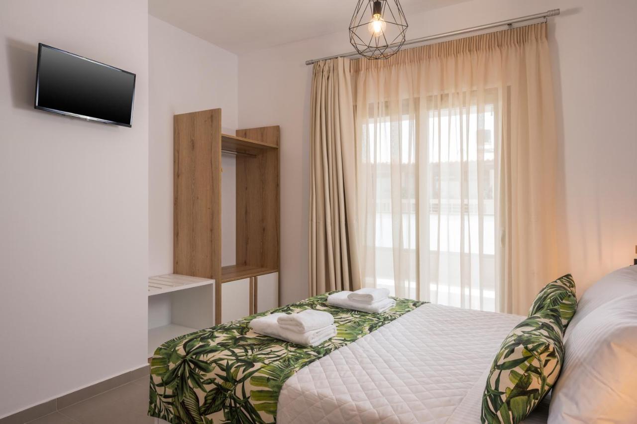 Indigo Blue Seaside Deluxe Apartments キサモス エクステリア 写真